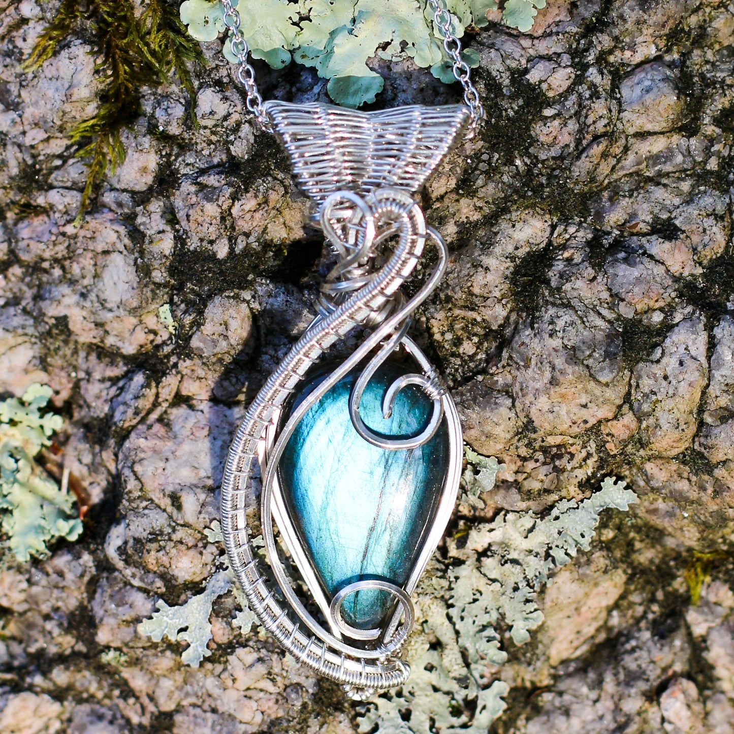 FLASHY Blue Labradorite & Sterling Silver Necklace