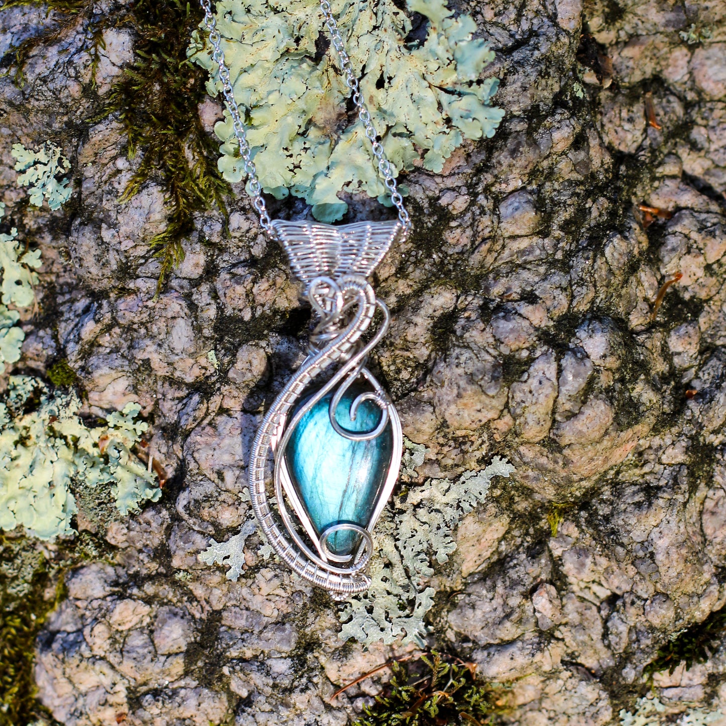FLASHY Blue Labradorite & Sterling Silver Necklace