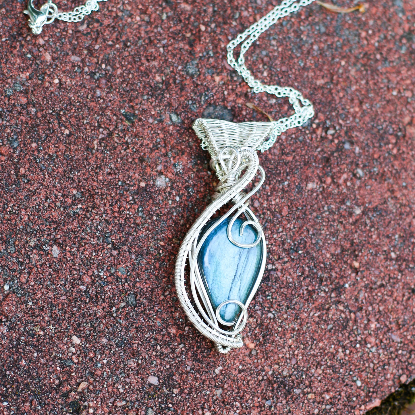 FLASHY Blue Labradorite & Sterling Silver Necklace