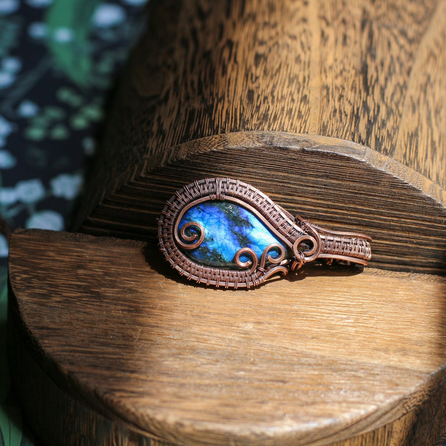 Flashy Labradorite Necklace (Aged Copper)