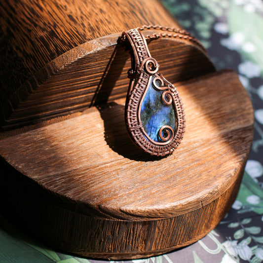 Flashy Labradorite Necklace (Aged Copper)